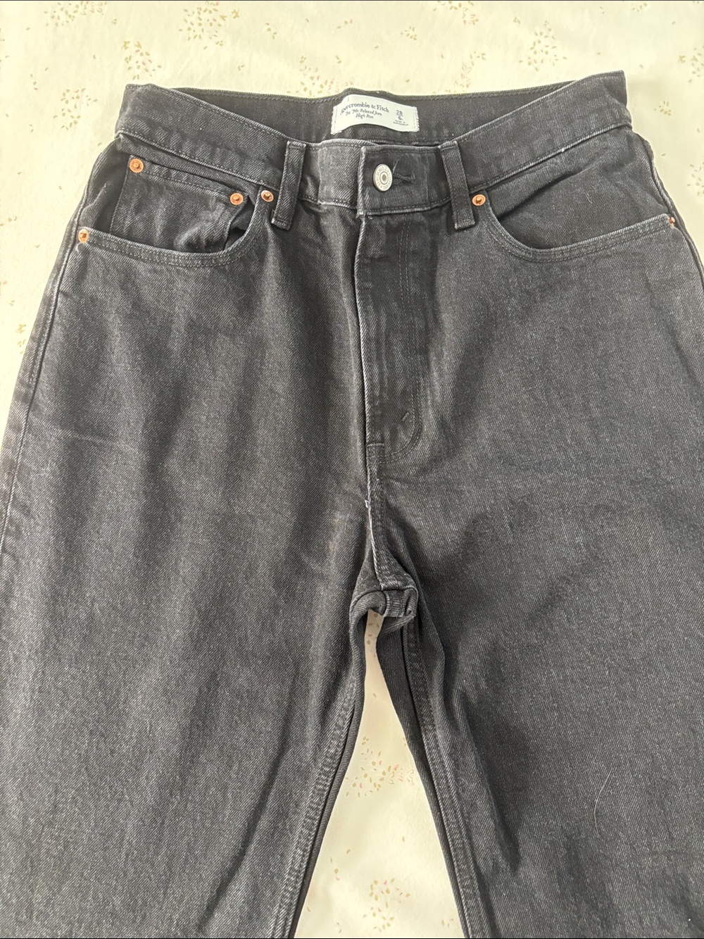 ABERCROMBIE & FITCH BLACK DENIM JEANS in Size 28/6L
